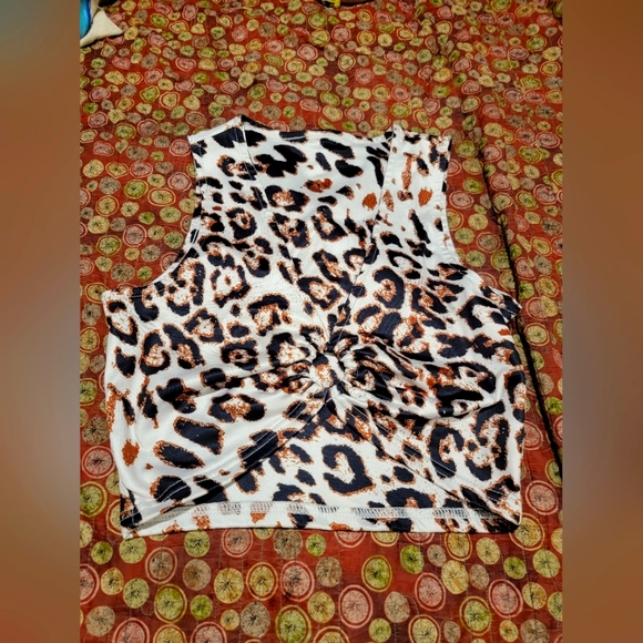 NWOT Cheetah Crop Top - Picture 3 of 3